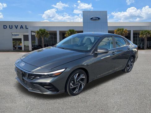 Used 2025 Hyundai Elantra Limited FWD image 8