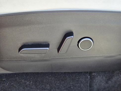 Used 2023 Tesla Model Y Performance image 21