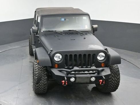 Used 2012 Jeep Wrangler Unlimited Sahara image 32
