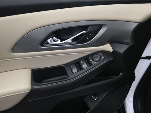 Used 2023 Chevrolet Traverse LT FWD image 11