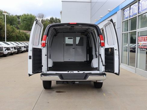 New 2025 GMC Savana 3500 Extended w/ Driver Convenience Package RWD image 21
