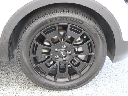 Used 2022 Kia Telluride SX w/ SX Prestige Package AWD/4WD image 5