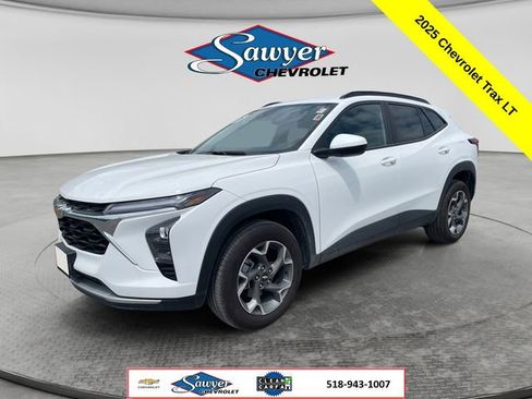 Used 2025 Chevrolet Trax LT w/ Driver Confidence Package FWD image 1