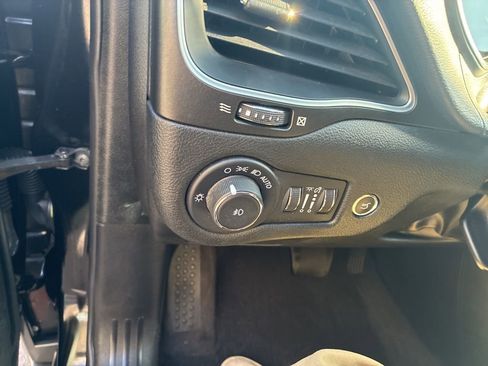 Used 2022 Jeep Cherokee Trailhawk w/ Comfort/Convenience Group AWD/4WD image 9