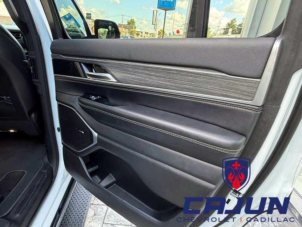 Used 2024 Jeep Wagoneer Series III AWD/4WD image 21