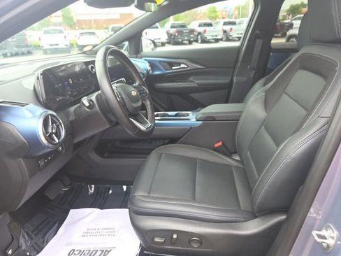 Used 2024 Chevrolet Equinox EV LT FWD image 30