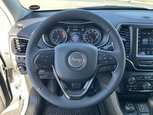 Used 2022 Jeep Cherokee Trailhawk w/ Comfort/Convenience Group image 15