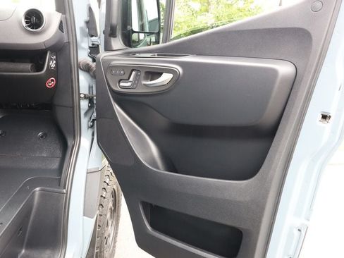 Used 2025 Mercedes-Benz Sprinter 2500 image 38