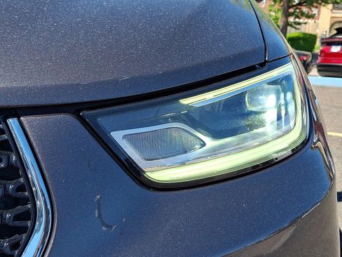 Used 2023 Chrysler Pacifica Touring-L FWD image 9