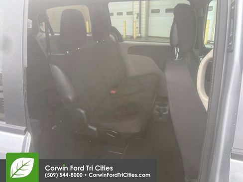 Used 2018 Dodge Grand Caravan SE image 7