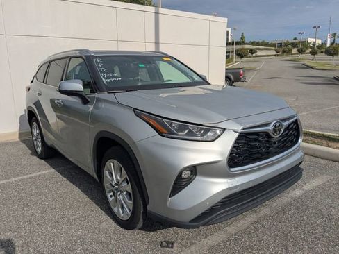 Used 2023 Toyota Highlander Limited FWD image 1