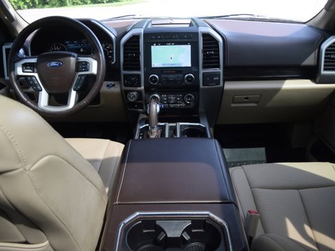 Used 2018 Ford F150 Lariat w/ Equipment Group 502A Luxury AWD/4WD image 8