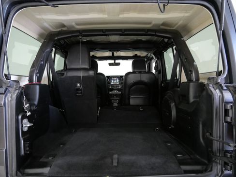 Used 2018 Jeep Wrangler Unlimited Sahara AWD/4WD image 27