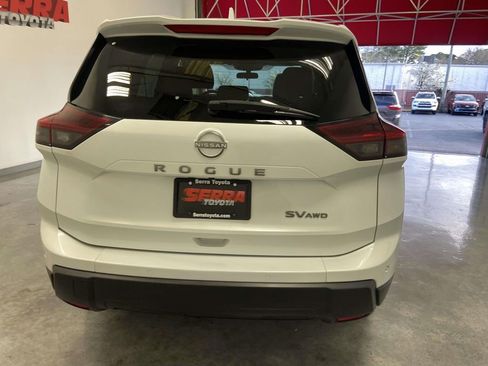 Used 2024 Nissan Rogue SV AWD/4WD image 4