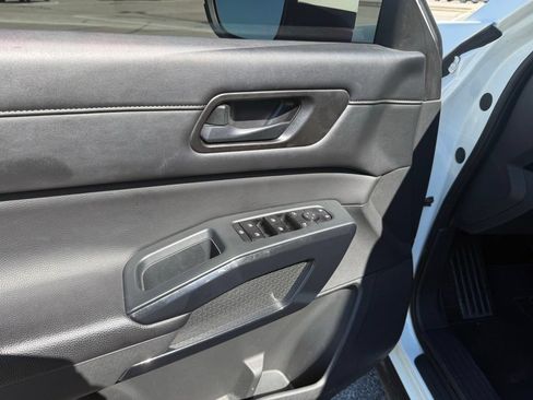 Used 2023 Nissan Pathfinder SV AWD/4WD image 24