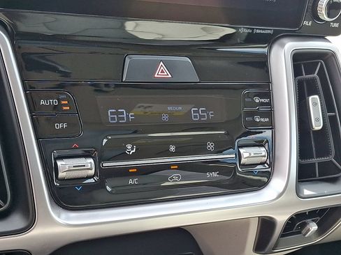 Used 2023 Kia Sorento S w/ Panoramic Sunroof Package AWD/4WD image 16