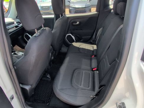 Used 2018 Jeep Renegade Latitude w/ Safety & Security Group AWD/4WD image 15