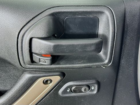 Used 2017 Jeep Wrangler 75th Anniversary image 21