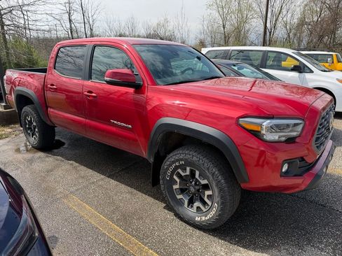 Used 2023 Toyota Tacoma TRD Off-Road w/ Technology Package image 2