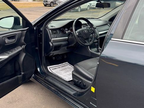 Used 2017 Toyota Camry SE image 10