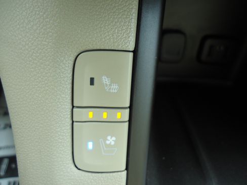 Used 2018 GMC Acadia Denali w/ Technology Package AWD/4WD image 23