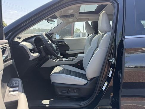 New 2025 Mitsubishi Outlander SE image 18