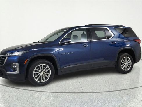 Used 2023 Chevrolet Traverse LT FWD image 2