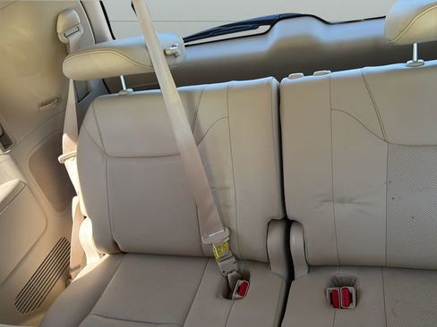 Used 2015 Lexus LX 570 4WD w/ Luxury Package image 21