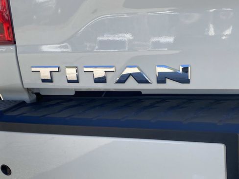 Used 2021 Nissan Titan SV w/ SV Convenience Package image 5