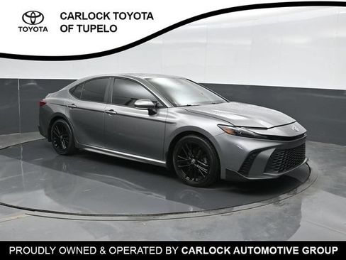 Used 2025 Toyota Camry SE FWD image 5