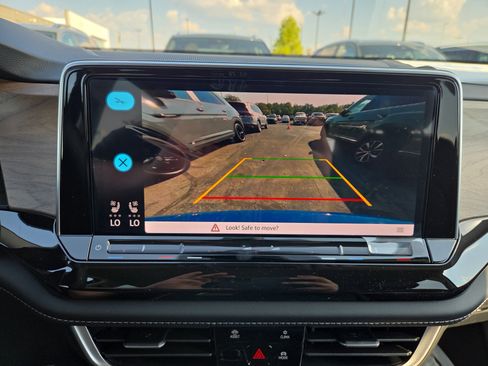 New 2026 Volkswagen Atlas SE image 12