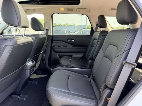New 2026 Nissan Pathfinder SL w/ SL Premium Package AWD/4WD image 13