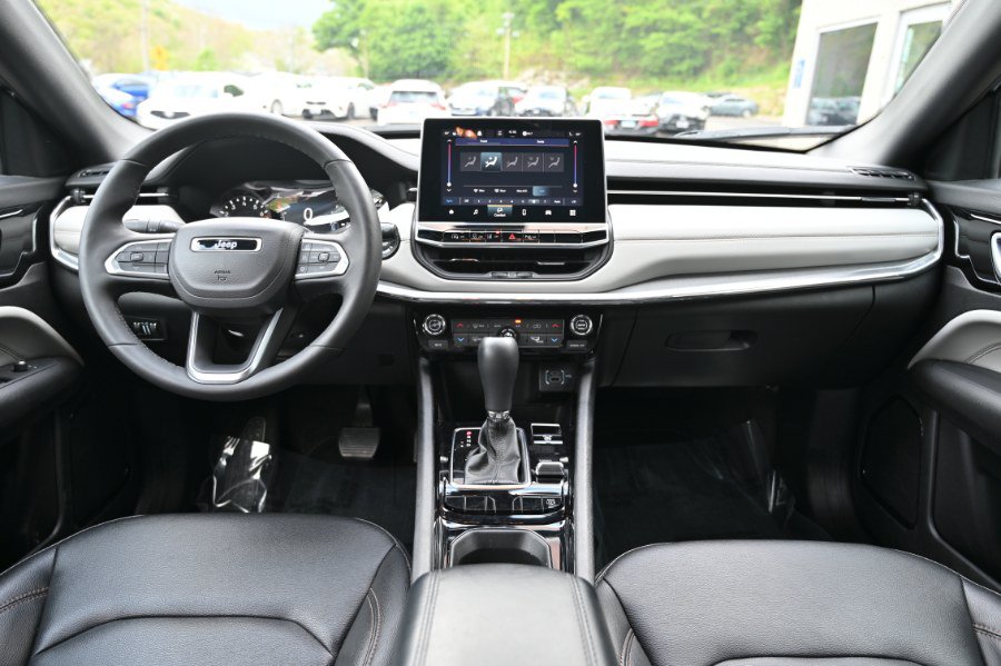 Used 2024 Jeep Compass Limited AWD/4WD image 12