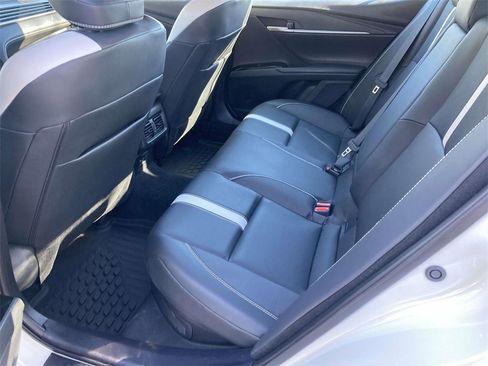 Used 2025 Toyota Camry SE image 9