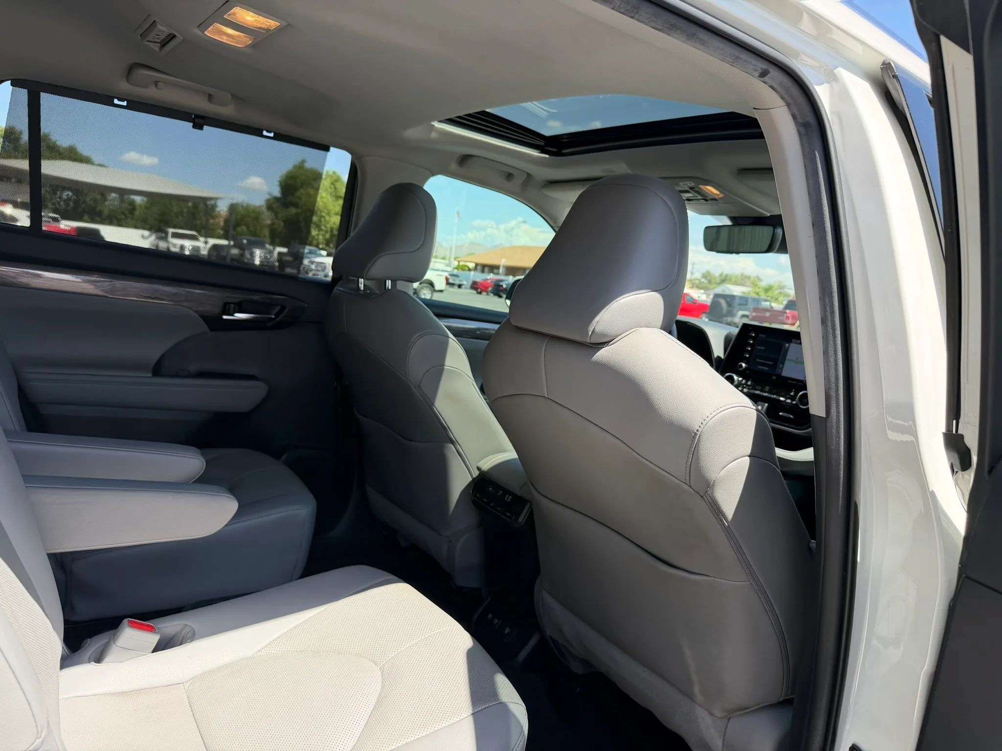 Used 2020 Toyota Highlander Limited FWD image 31