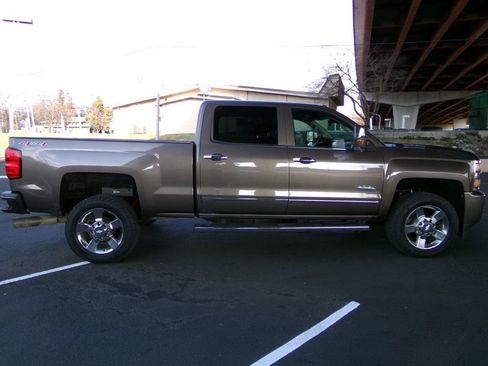 Used 2015 Chevrolet Silverado 2500 High Country w/ Duramax Plus Package image 4