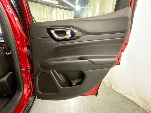 Used 2025 Jeep Compass Trailhawk AWD/4WD image 24