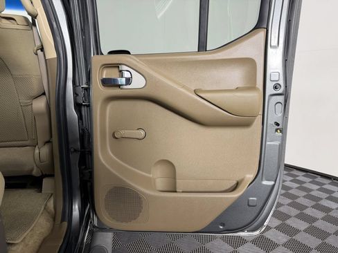 Used 2005 Nissan Frontier SE AWD/4WD image 36