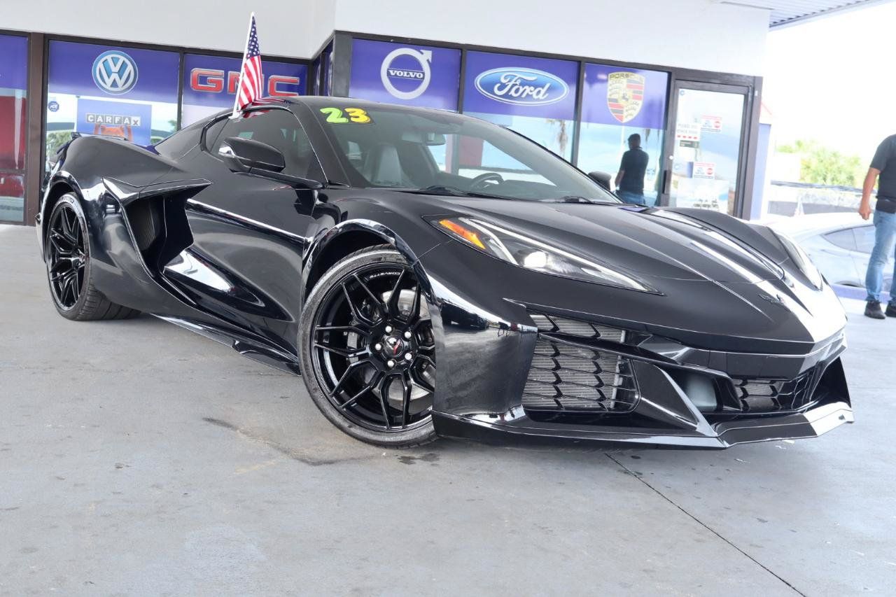 Used 2023 Chevrolet Corvette Z06 RWD image 3