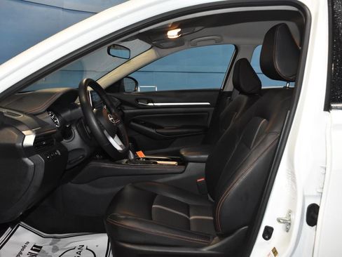 Certified 2025 Nissan Altima 2.5 SR image 6