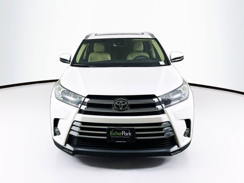 Used 2017 Toyota Highlander Limited Platinum image 2
