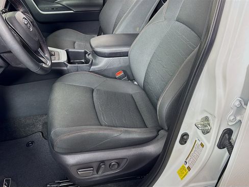 Used 2023 Toyota RAV4 SE w/ Weather & Moonroof Package AWD/4WD image 18