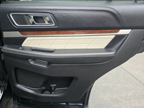 Used 2016 Ford Explorer Platinum AWD/4WD image 23