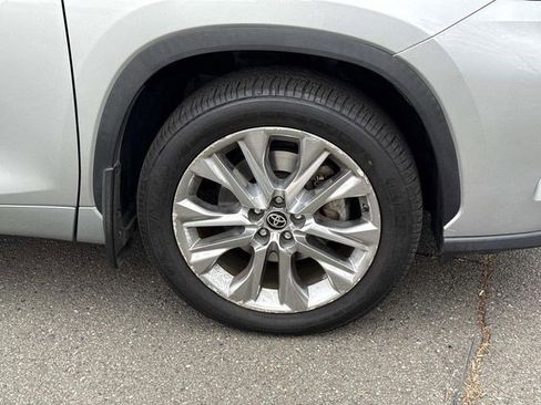 Used 2023 Toyota Highlander Limited image 7