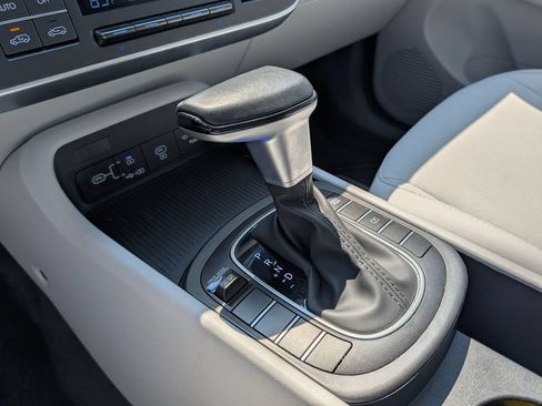 Used 2025 Hyundai Kona SEL FWD image 8