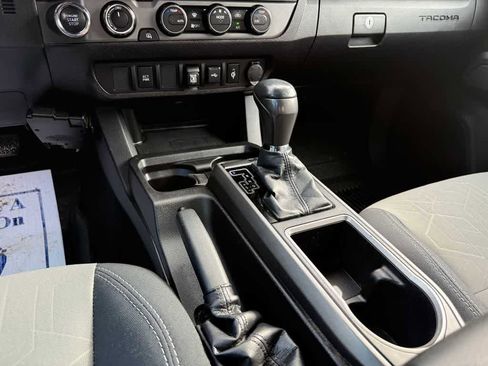 Used 2021 Toyota Tacoma TRD Off-Road image 13