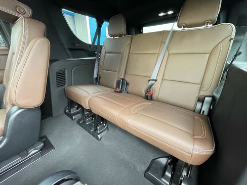 Used 2023 Chevrolet Suburban High Country image 18