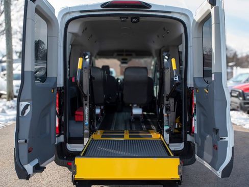 Used 2018 Ford Transit 150 XL image 1