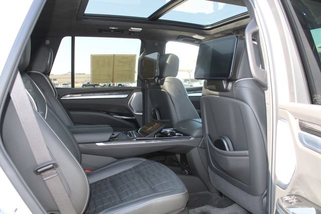 Used 2026 Cadillac Escalade V AWD/4WD image 19