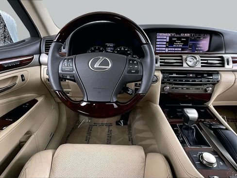 Used 2013 Lexus LS 460 w/ Comfort Pkg RWD image 5